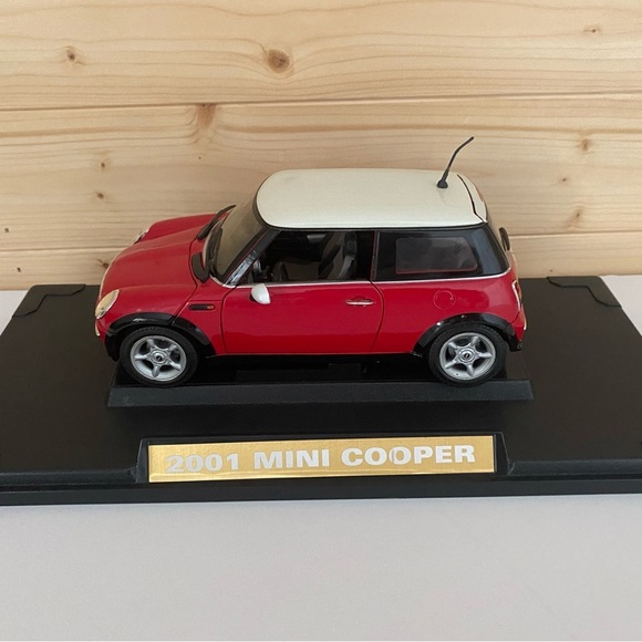 2001 Mini Cooper 1:18 Scale Diecast Model Car Classic Collectible Red Motor Max - Picture 9 of 11